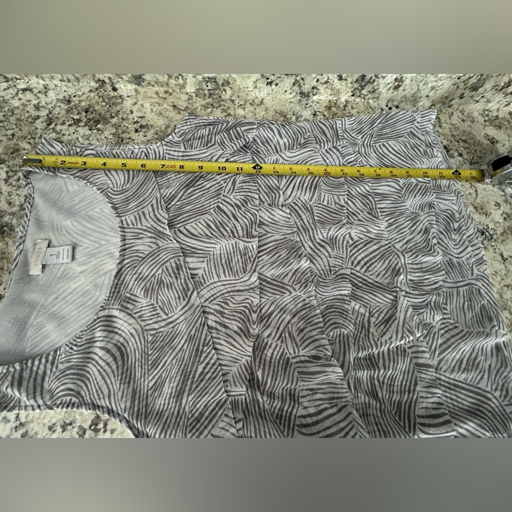 Chico’s Gray White Animal Print Cascade Ruffle Sleeveless Cami Blouse Top Size M - Picture 8 of 8